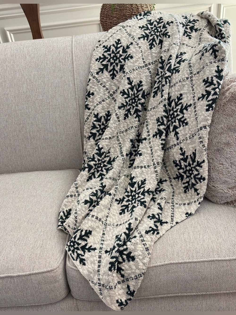 Aspen Snowflake Knit Throw Blanket Christmas Holiday Cozy Monochrome 53X62